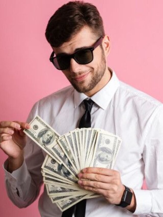 Free Photo _ Portrait of a smiling confident man in sunglasses